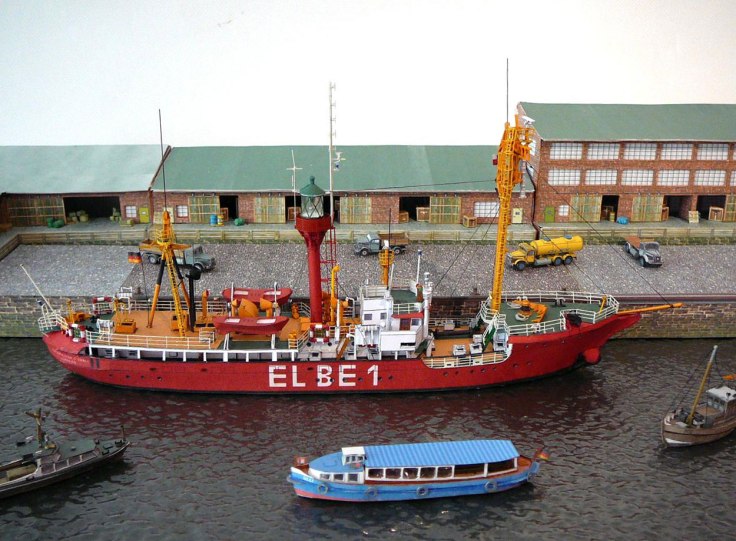 001-Elbe-I-an-der-PIer